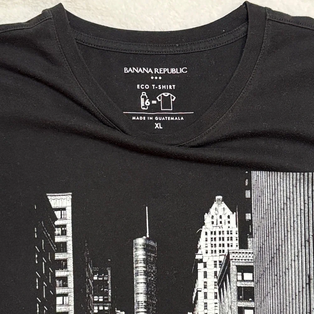 Banana Republic Chicago Scene Tee